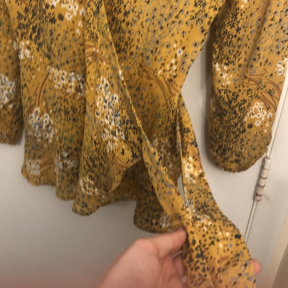 NWT Loft Yellow Patterned Blouse - Picture 2 of 5